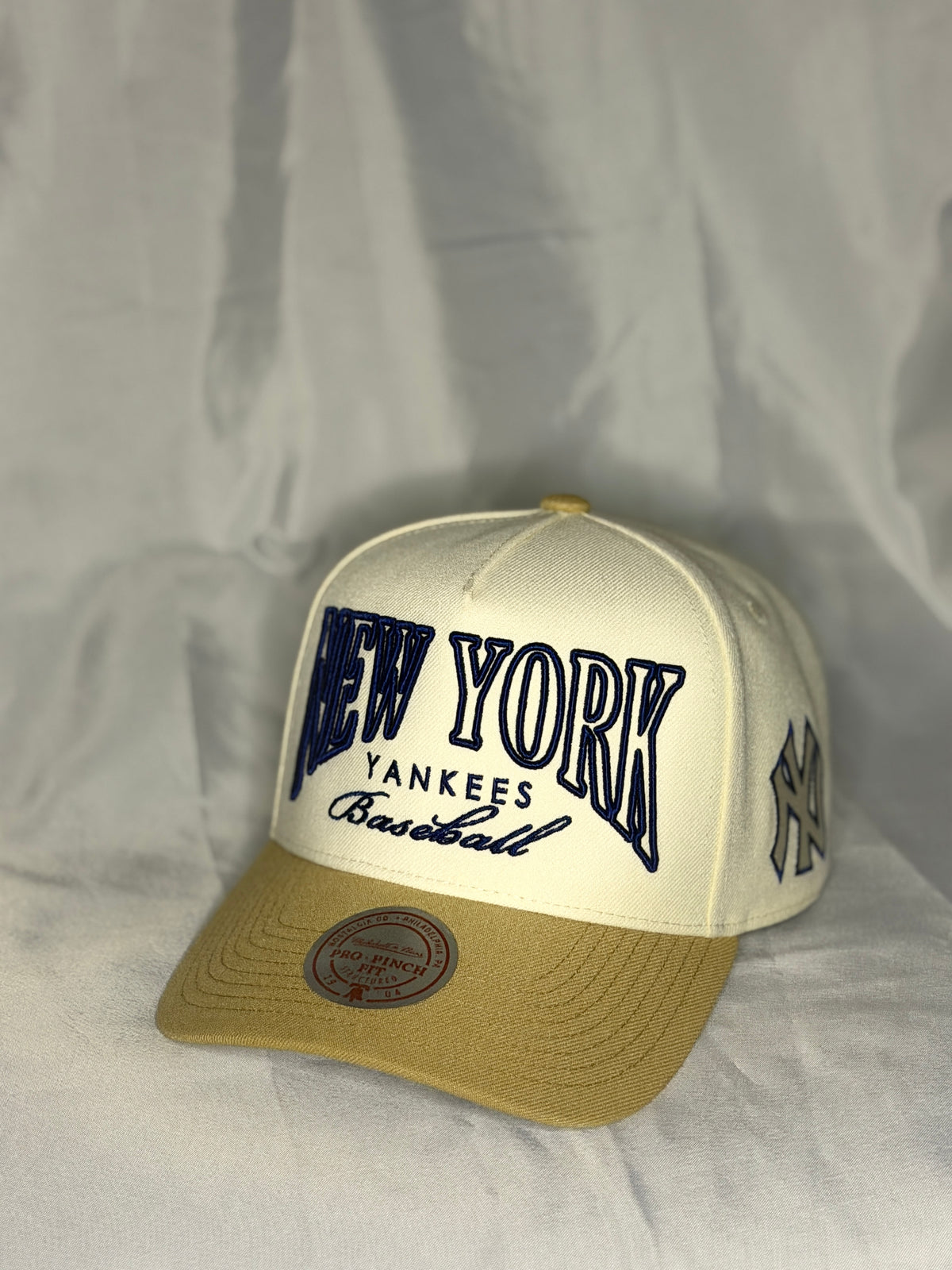Mitchell & Ness Yankees Old English Pro Pinch Snapback Hat Cream Tan MLB