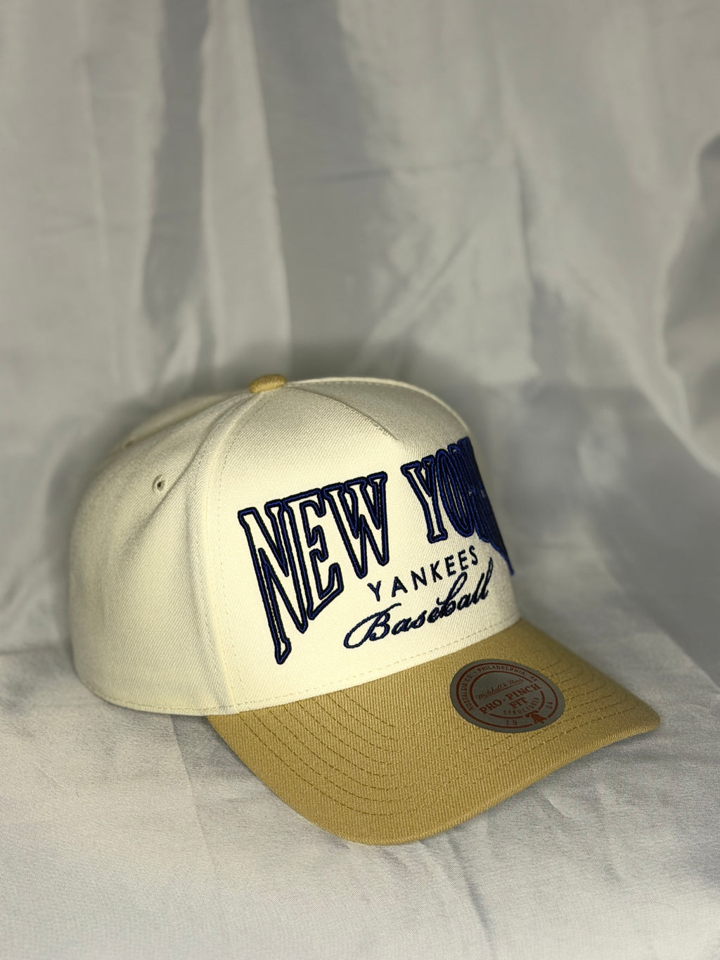 Mitchell & Ness Yankees Old English Pro Pinch Snapback Hat Cream Tan MLB